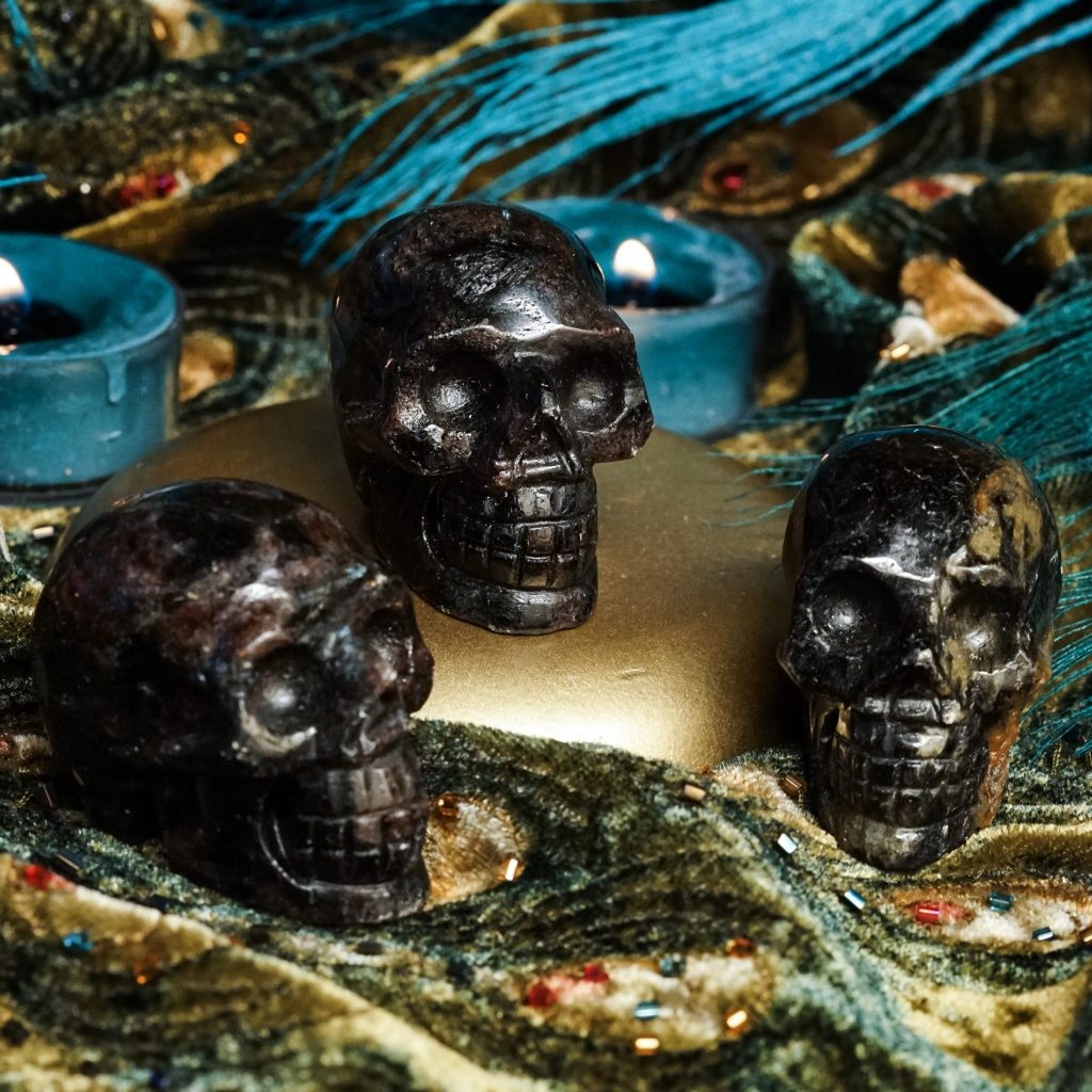 arfvedsonite skulls