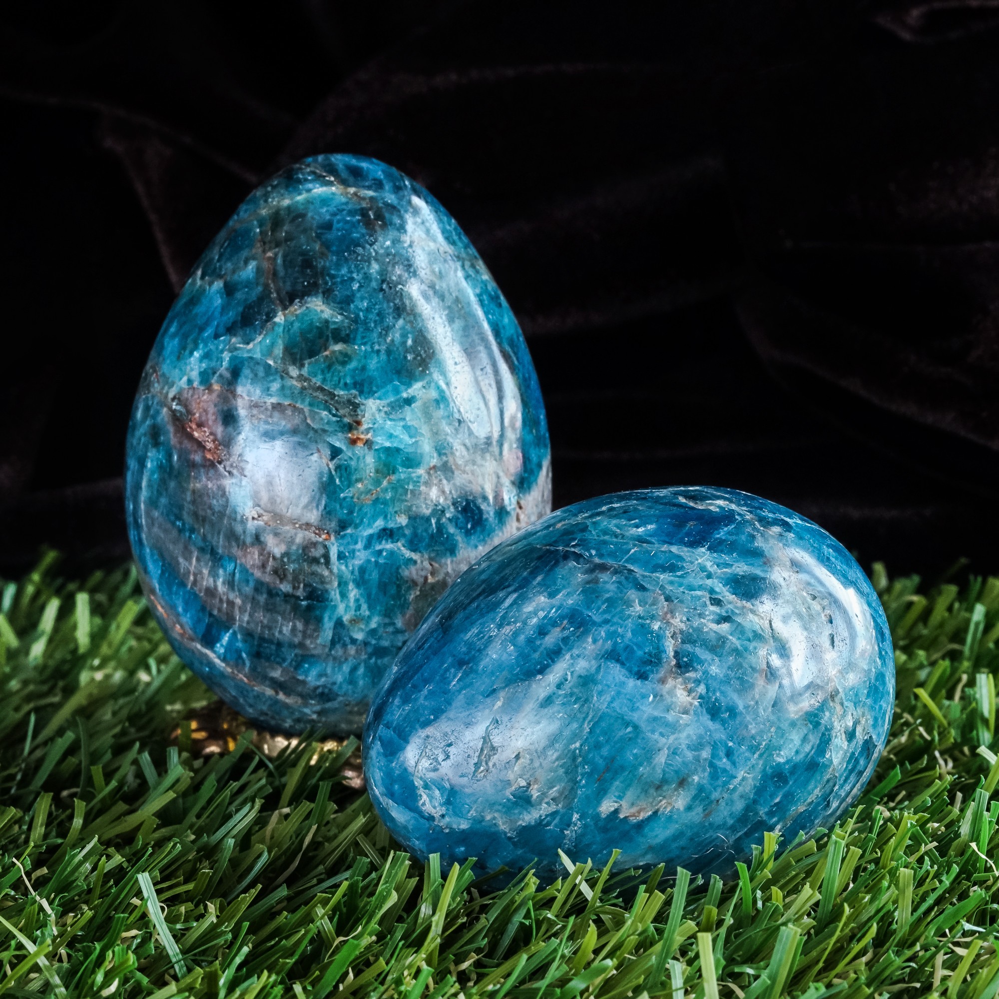 Blue apatite eggs