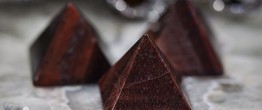 Red Tigers Eye Pyramids For Unification Of Your Intentions And Foresight