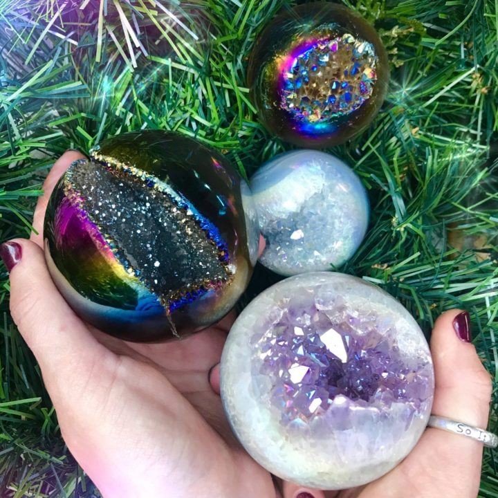 Druzy_Aura_Amethyst_Spheres_1of3_11_23