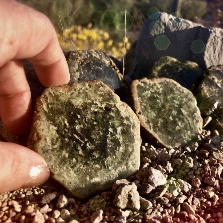 Tucson_Find_Universal_abundance_grossularite_green_garnets_DD_2of4