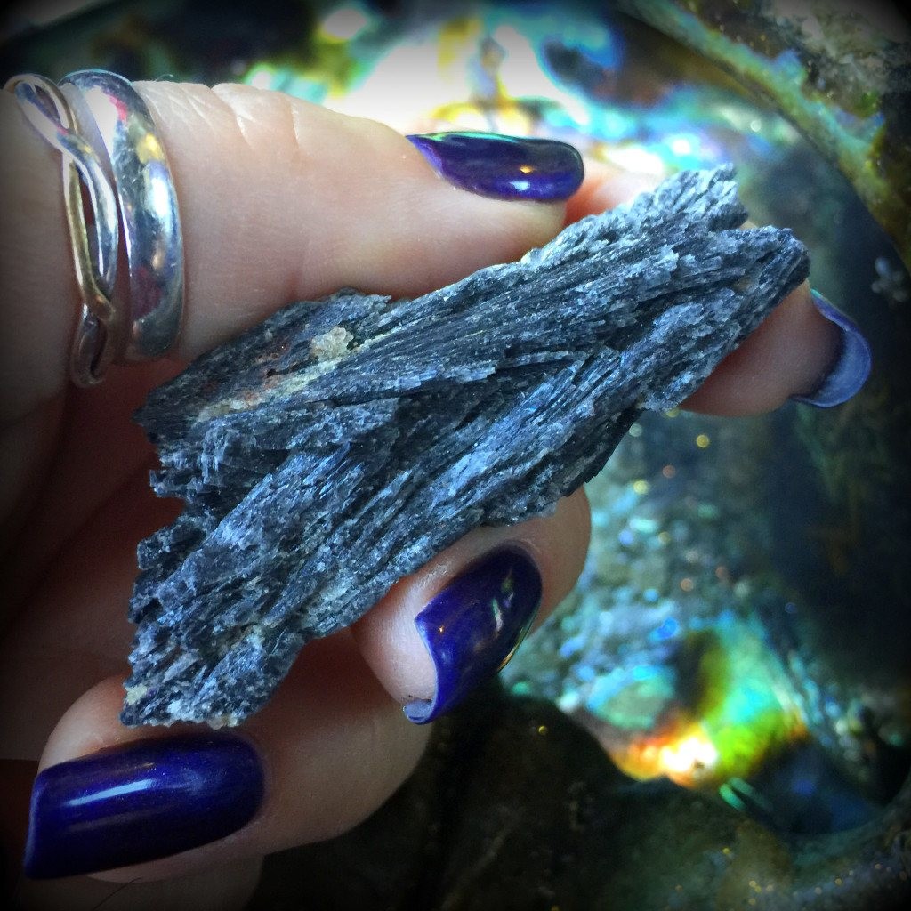 small-black-kyanite-1024x1024