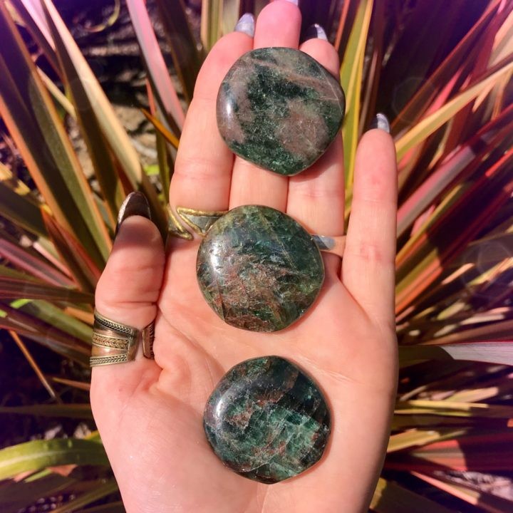 Heart_of_the_Planet_Diopside_Palm_Stones_3of3_8_27