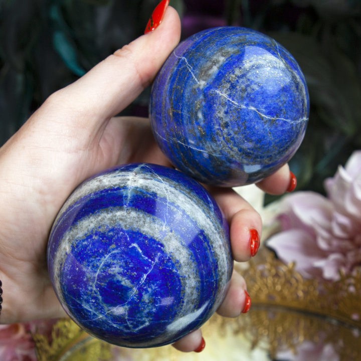 Self-Standing Lapis Lazuli Spheres