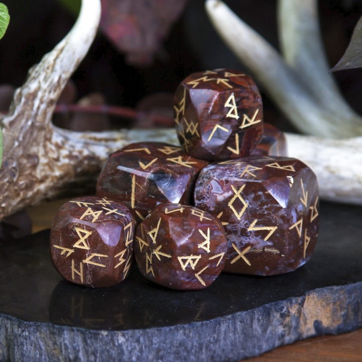 Petrified Wood Rune Dice