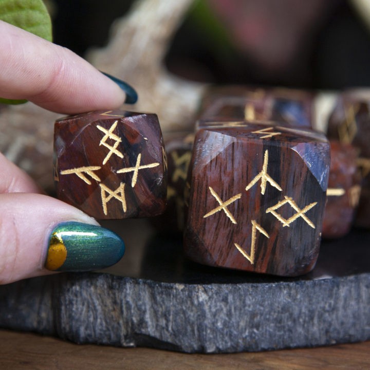 Petrified Wood Rune Dice