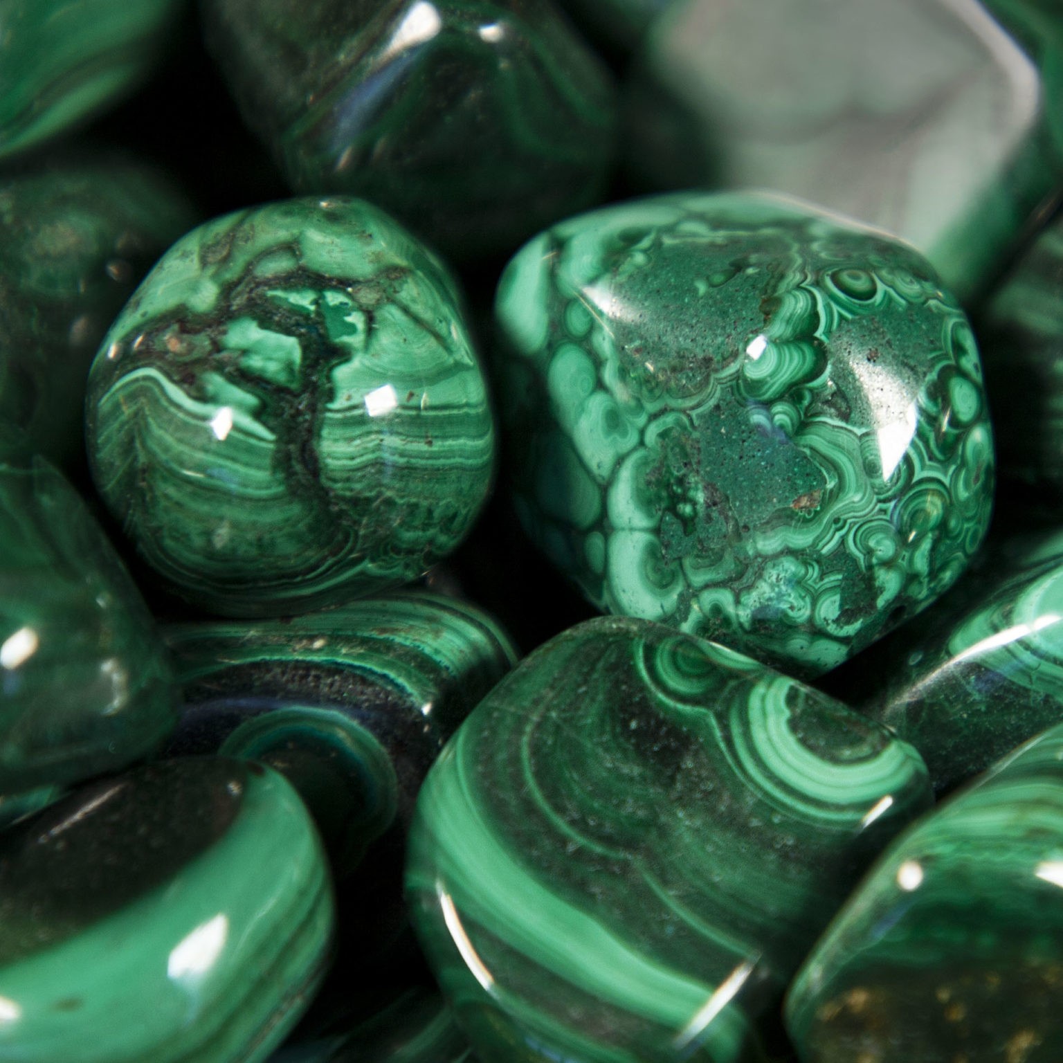 Tumbled Malachite Crystal for Empowerment of feminine energies - Sage ...