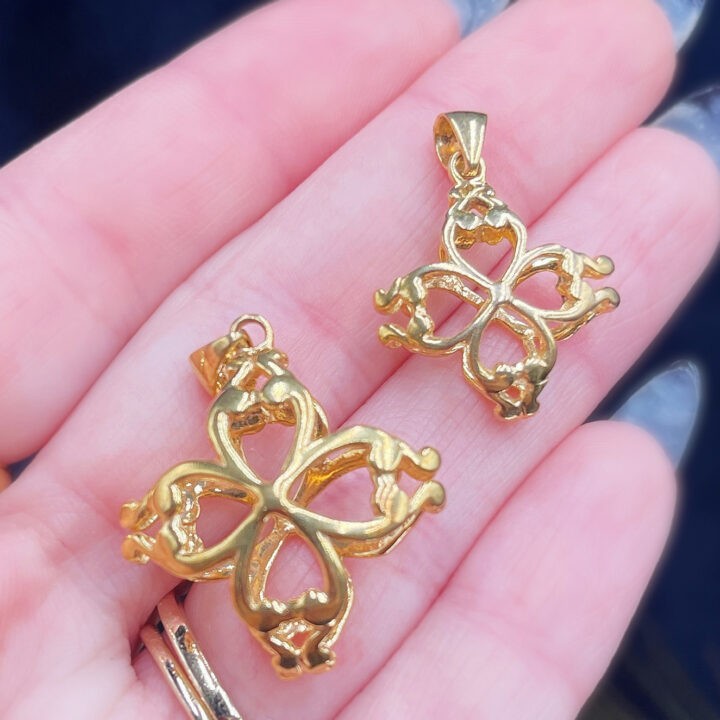 Gold Quatrefoil Pendant DD