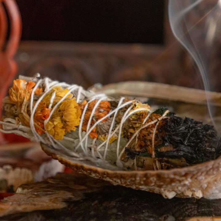 Eucalyptus, White Sage & Sinuata Flower Smudge Bundle