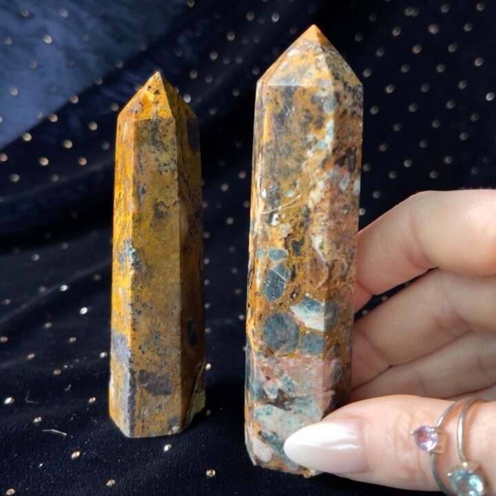 Misfit Minerals: Yellow Jasper & Blue Apatite Generator